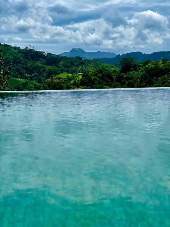 Riverbank Resort Гампола Экстерьер фото