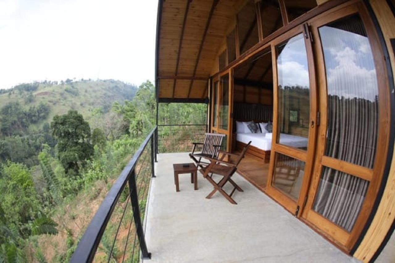 Riverbank Resort Гампола Экстерьер фото
