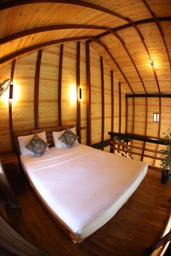 Riverbank Resort Гампола Экстерьер фото