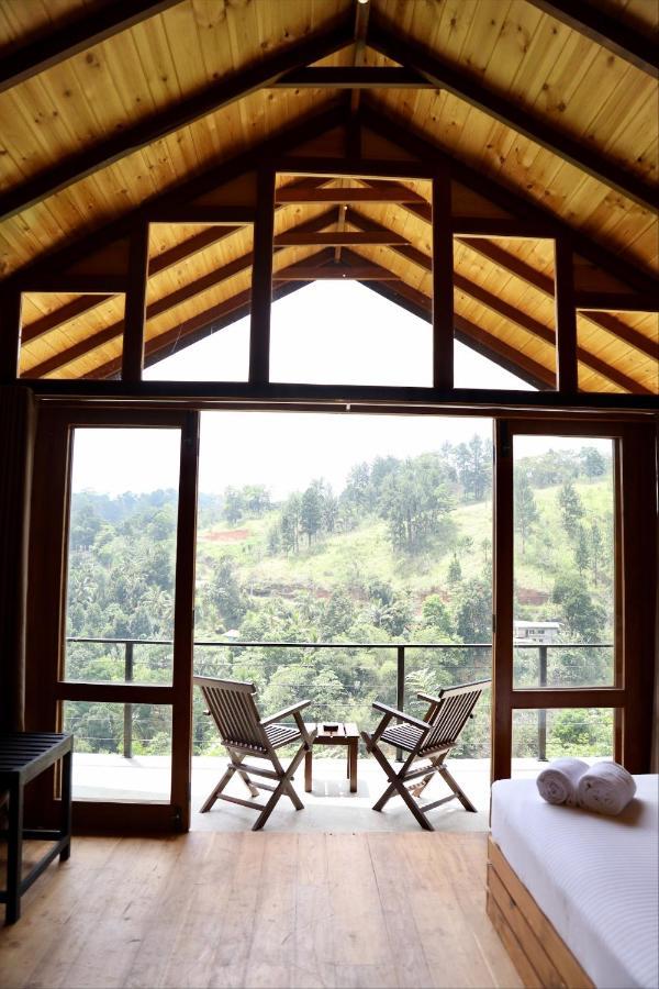 Riverbank Resort Гампола Экстерьер фото