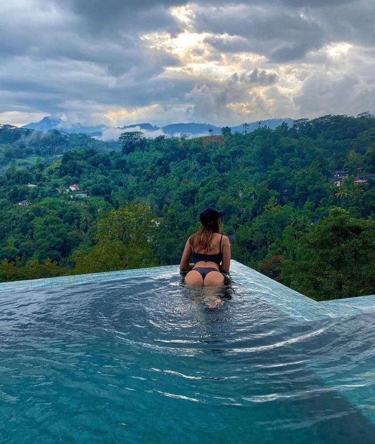 Riverbank Resort Гампола Экстерьер фото